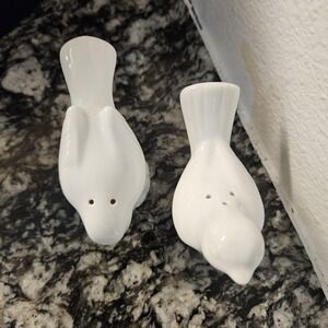 white ceramic birds Salt & Pepper‎ shakers set